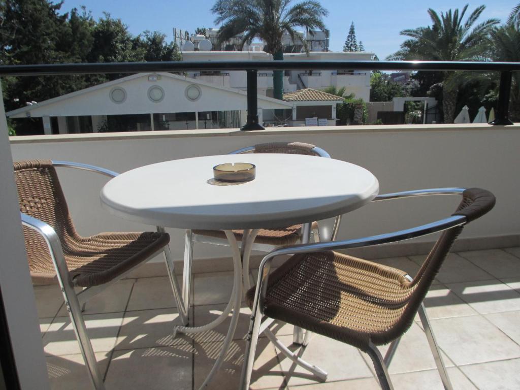 Andries Apartments Paphos Extérieur photo