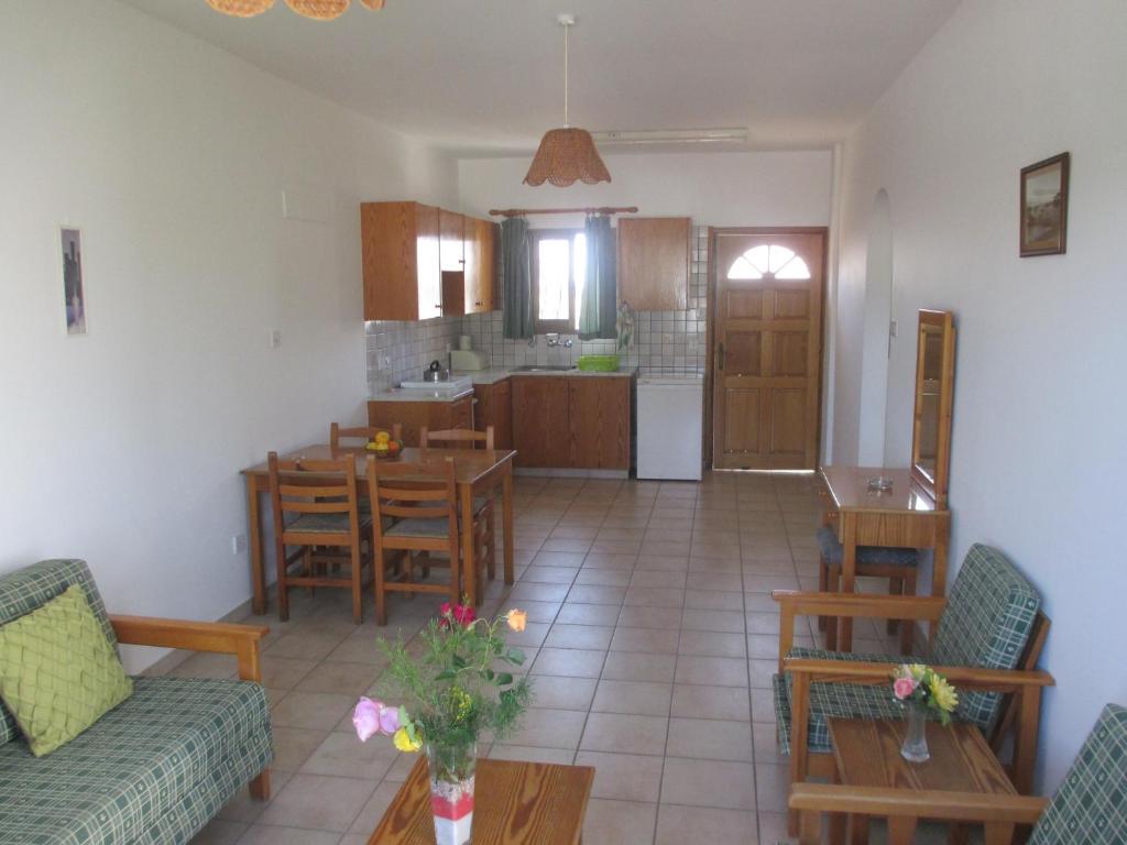Andries Apartments Paphos Extérieur photo