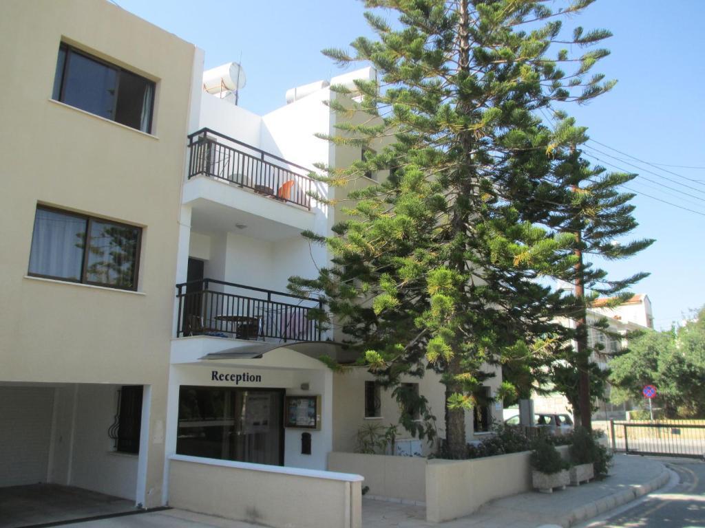 Andries Apartments Paphos Extérieur photo
