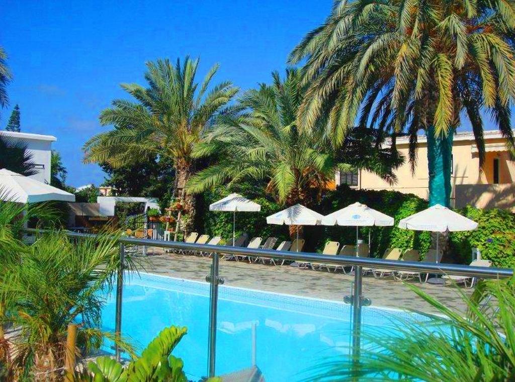 Andries Apartments Paphos Extérieur photo