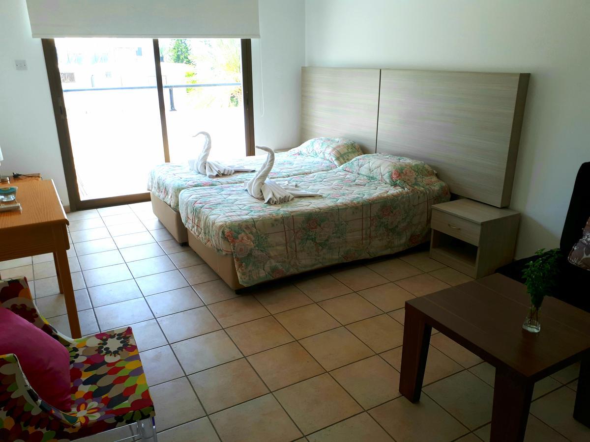 Andries Apartments Paphos Extérieur photo
