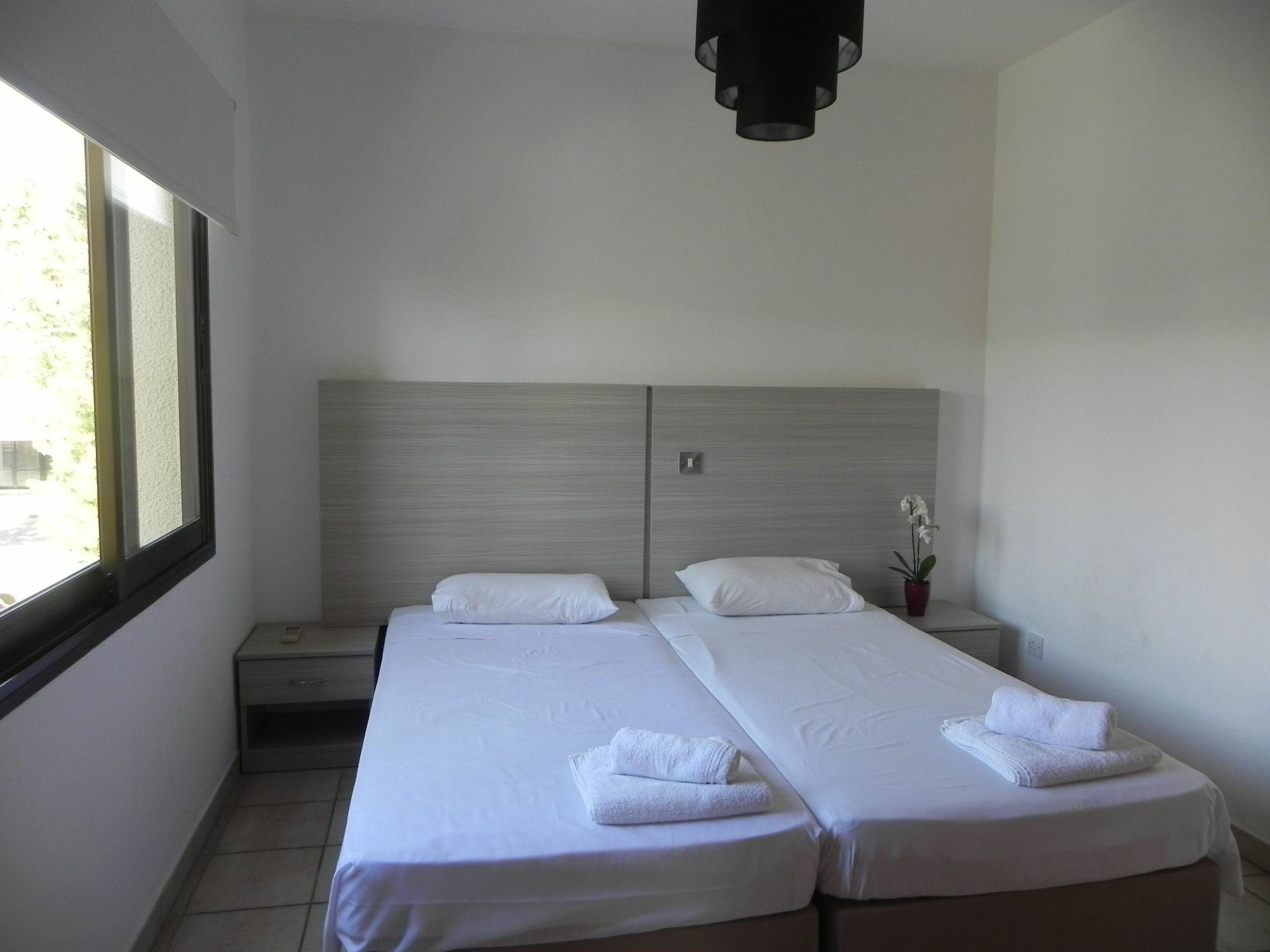 Andries Apartments Paphos Extérieur photo